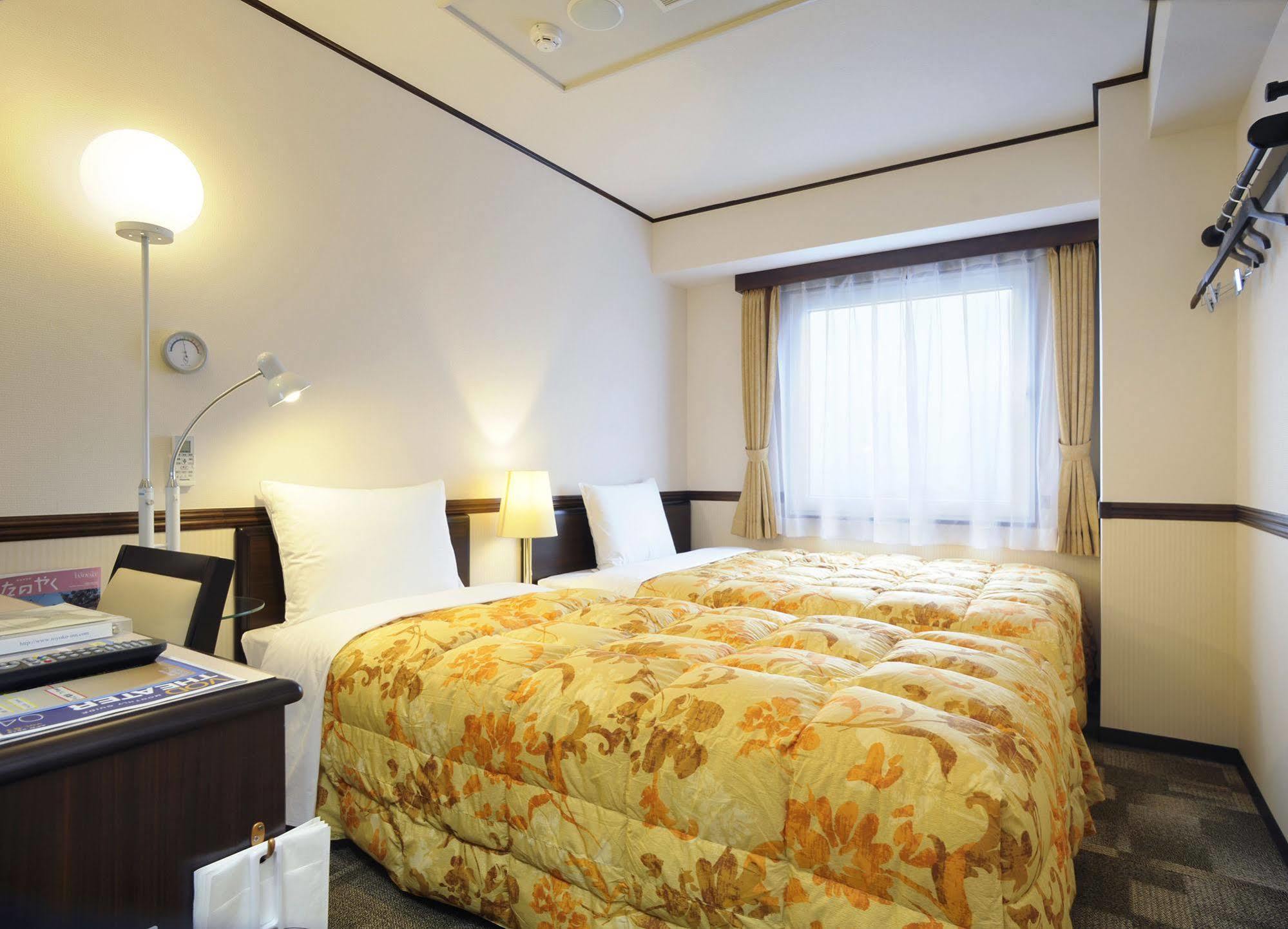 Toyoko Inn Misato Ekimae Exterior foto